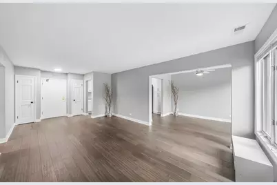 150 Lake Boulevard #112, Buffalo Grove, IL 60089 - Photo 5