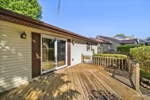 995 Blackhawk Dr, Elgin, IL 60120 - Photo 15
