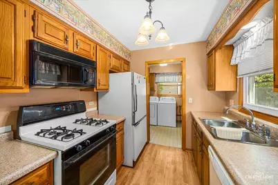 995 Blackhawk Drive, Elgin, IL 60120 - Photo 7