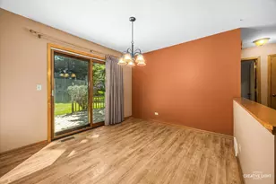 995 Blackhawk Dr, Elgin, IL 60120 - Photo 5
