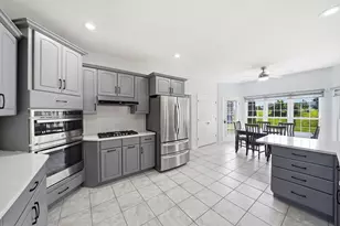 22W133 Glenrise Ct, Glen Ellyn, IL 60137 - Photo 11