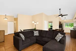 743 Parkview Ct, Roselle, IL 60172 - Photo 9
