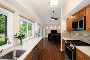 743 Parkview Ct, Roselle, IL 60172 - Photo 3