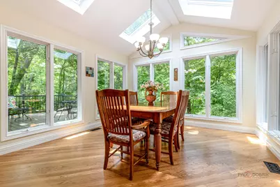 28588 N Tanglewood Court, Libertyville, IL 60048 - Photo 15