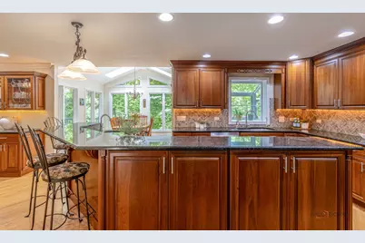 28588 N Tanglewood Court, Libertyville, IL 60048 - Photo 13