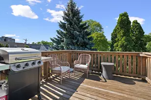 2541 W Argyle St, Chicago, IL 60625 - Photo 9