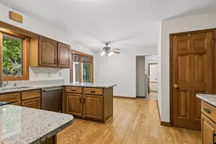 730 Yorktown Dr, Algonquin, IL 60102 - Photo 5
