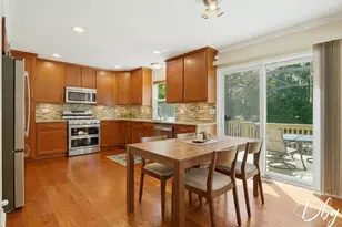 319 E Camden Ln, Round Lake Beach, IL 60073 - Photo 9