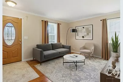319 E Camden Lane, Round Lake Beach, IL 60073 - Photo 5