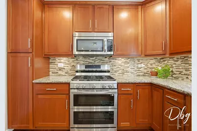 319 E Camden Lane, Round Lake Beach, IL 60073 - Photo 11
