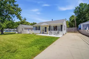 1109 N State St, Bloomington, IL 61701 - Photo 3