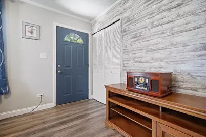 1109 N State Street, Bloomington, IL 61701 - Photo 5