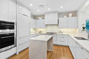 270 E Pearson St, Chicago, IL 60611 - Photo 13