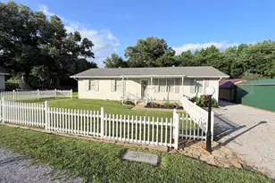 1200 Academy St, Eldorado, IL 62930 - Photo 3