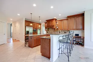 231 Cater Ln, Libertyville, IL 60048 - Photo 11