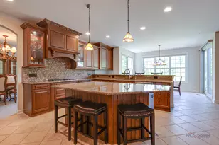 231 Cater Ln, Libertyville, IL 60048 - Photo 9