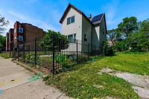7412 S Phillips Ave, Chicago, IL 60649 - Photo 3