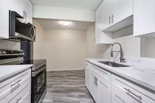 675 Grove Dr, Elk Grove Village, IL 60007 - Photo 9