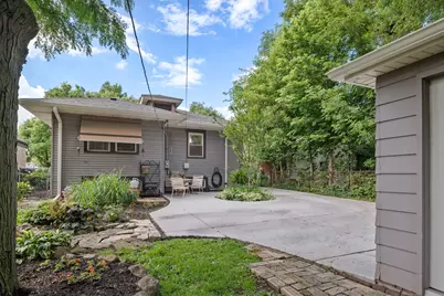 389 Addison Road, Riverside, IL 60546 - Photo 23