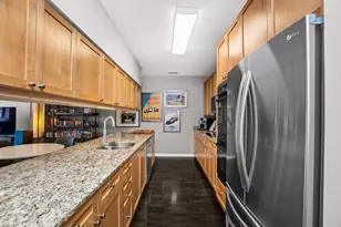1572 Maple Ave, Evanston, IL 60201 - Photo 3