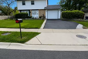 1738 Newport St, Glendale Heights, IL 60139 - Photo 3