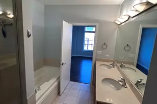 834 W Montrose Ave, Chicago, IL 60613 - Photo 13