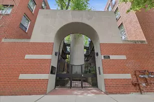 5400 S Hyde Park Blvd, Chicago, IL 60615 - Photo 1