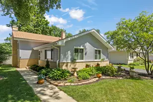 257 S Milton Ave, Glen Ellyn, IL 60137 - Photo 1
