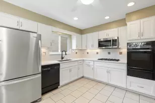 9306 Lavergne Ave, Skokie, IL 60077 - Photo 5