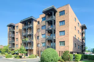 9396 Landings Ln, Des Plaines, IL 60016 - Photo 1