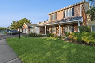 7235 Willow Way Ln, Willowbrook, IL 60527 - Photo 1