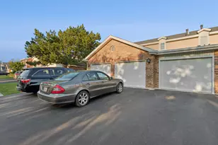 7235 Willow Way Ln, Willowbrook, IL 60527 - Photo 3