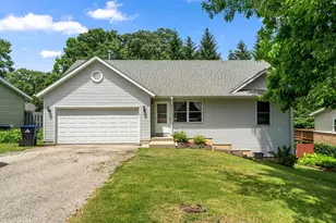 1820 W Oakleaf Dr, McHenry, IL 60051 - Photo 1