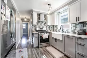 3237 W 38th Pl, Chicago, IL 60632 - Photo 7