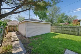 7545 S Ridgeland Ave, Chicago, IL 60649 - Photo 25