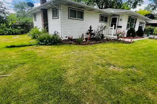 3858 E Lakeview Dr, Kankakee, IL 60901 - Photo 1