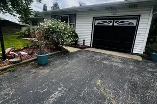 3858 E Lakeview Dr, Kankakee, IL 60901 - Photo 3