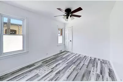 5718 N Parkside Avenue, Chicago, IL 60646 - Photo 9