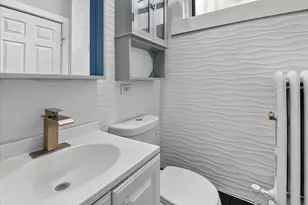 7033 N Sheridan Rd, Chicago, IL 60626 - Photo 13