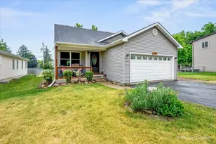 10118 Lund Ave, Algonquin, IL 60102 - Photo 1
