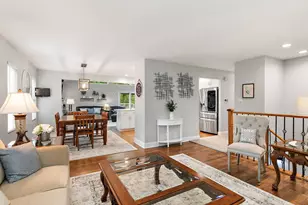 430 Amherst Ln, Hoffman Estates, IL 60169 - Photo 5