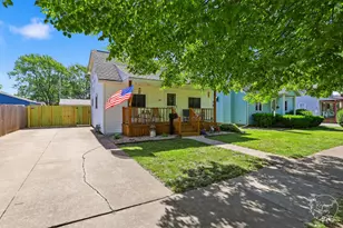 372 N Blaine Ave, Bradley, IL 60915 - Photo 1