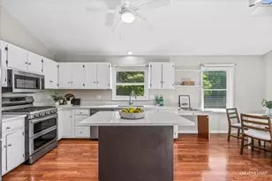 2296 Salisbury Dr, Naperville, IL 60565 - Photo 9