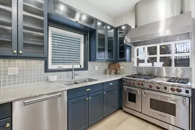 1327 W Barry Street, Chicago, IL 60657 - Photo 5