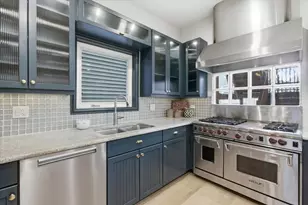 1327 W Barry St, Chicago, IL 60657 - Photo 5