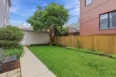 1327 W Barry Street, Chicago, IL 60657 - Photo 9