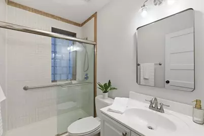 1327 W Barry Street, Chicago, IL 60657 - Photo 19