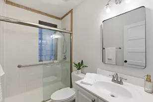 1327 W Barry St, Chicago, IL 60657 - Photo 19