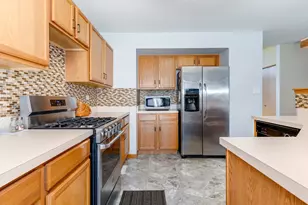 604 Silver Creek Dr, Joliet, IL 60431 - Photo 9