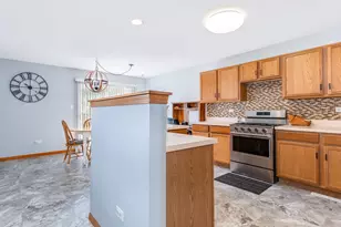 604 Silver Creek Dr, Joliet, IL 60431 - Photo 7